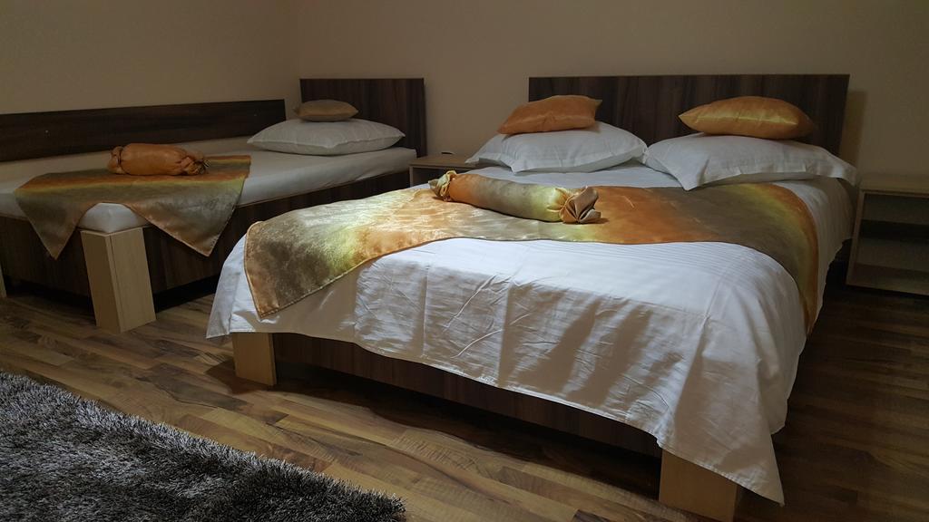 Casa Alex Hotel Târgu Jiu Værelse billede