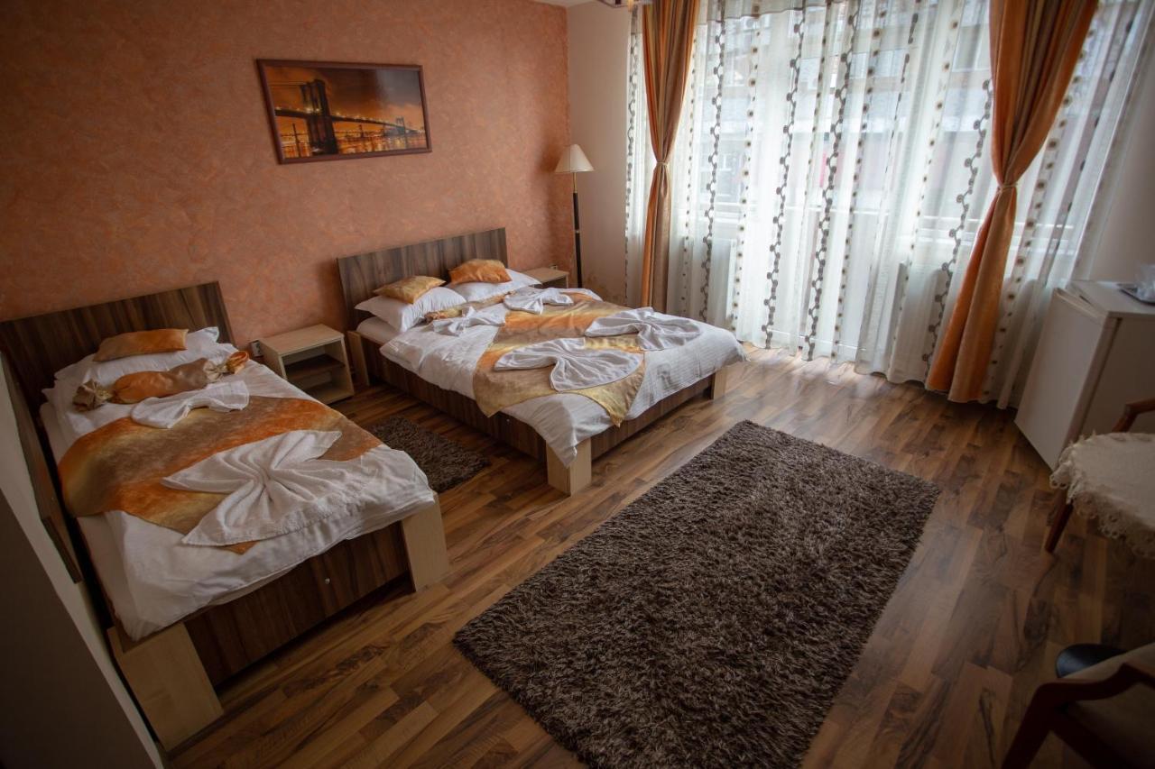 Casa Alex Hotel Târgu Jiu Eksteriør billede