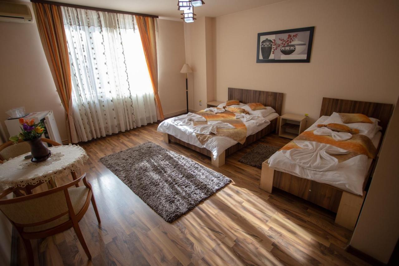 Casa Alex Hotel Târgu Jiu Eksteriør billede